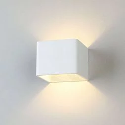 Настенный светодиодный светильник Corudo LED MRL LED 1060 белый Elektrostandard a040452